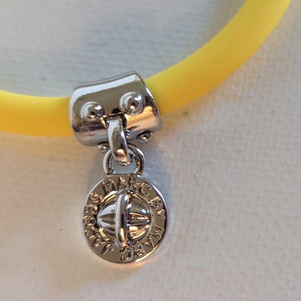 NWT Marc by Marc Jacobs Silver Charm Yellow Silicone Rubber Bracelet Designer - Picture 3 of 6